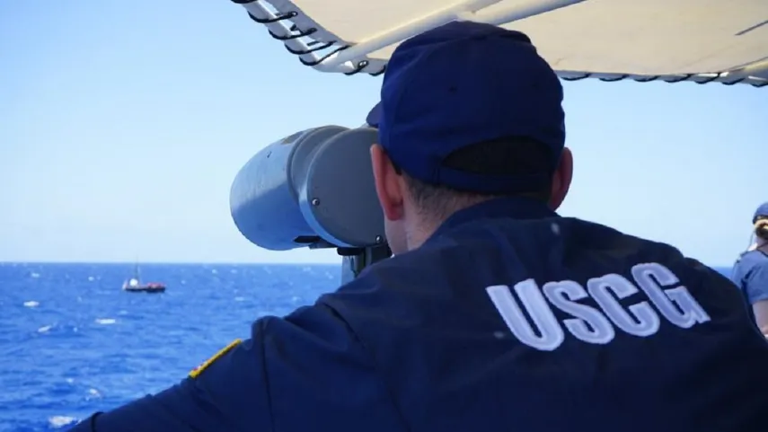 O grupo chegou no domingo (29), e era composto por cinco mulheres e onze homens, todos com documentos de identificação e passaportes cubanos (Foto: US Coast Guard)