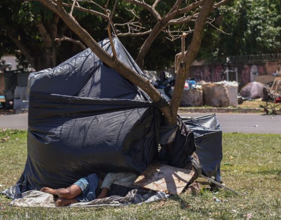 A Região Sudeste é onde estão concentradas 63% das pessoas em situação de rua do país, com 204.714 pessoas, seguida da Região Nordeste, com 47.419 pessoas (14%) (Foto: José Cruz/Agência Brasil)