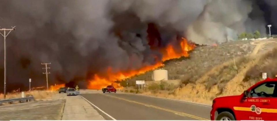 O presidente Donald Trump visitará a Califórnia nesta sexta, 24, para avaliar os danos causados pelos incêndios (Reprodução TV)