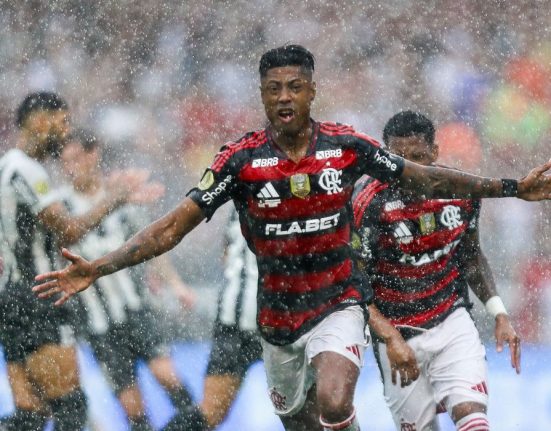 No retorno da Supercopa do Brasil, o Flamengo tem sido soberano. Nos anos de 2020 e 2021 o título ficou com o Flamengo e o de 2025. Já em 2022 o Atlético-MG foi o grande campeão. O Palmeiras ergueu o troféu em 2023. O vencedor mais recente do campeonato até a tarde deste domingo era o São Paulo, vencedor da edição de 2024 (Foto: Gilvan de Souza/CRF)