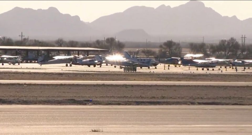 A Administração Federal de Aviação informou que o Aeroporto de Marana não tem uma torre de controle de tráfego aéreo em operação (reprodução tevê)