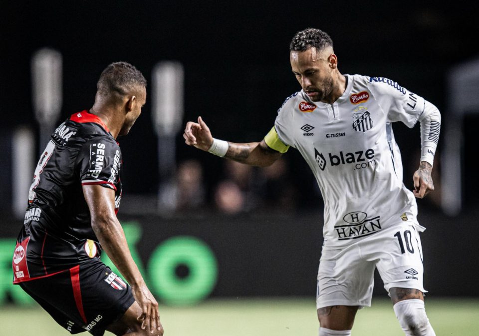 O retorno de Neymar ao futebol brasileiro, vestindo a camisa 10 do Santos FC, foi destacada pela imprensa europeia (Foto: Raul Baretta/Santos FC)