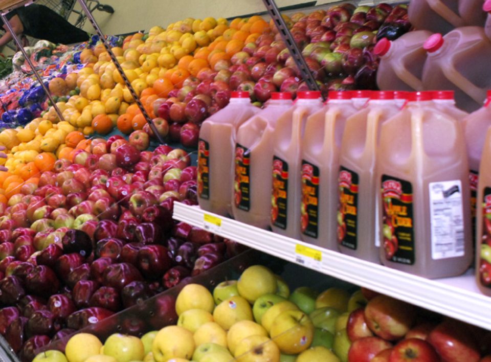 O México é o maior fornecedor de frutas e vegetais para os Estados Unidos e o Canadá é responsável por grande parte das carnes e grãos consumidos no país (Foto U.S. Air Force photo by Airman 1st Class Alexandre Montes)