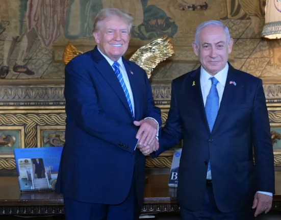 A proposta feita por Trump, no encontro com Benjamin Netanyahu na Casa Branca, de reassentamento de palestinos em outros países, provocou reações contrárias de adversários e até de aliados políticos (Foto: Israeli Government Press Office)