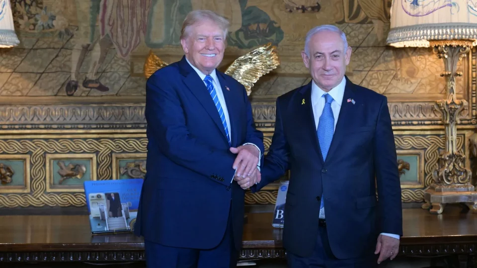 A proposta feita por Trump, no encontro com Benjamin Netanyahu na Casa Branca, de reassentamento de palestinos em outros países, provocou reações contrárias de adversários e até de aliados políticos (Foto: Israeli Government Press Office)