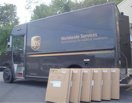 As empresas privadas como FedEx e UPS também são afetadas pela mudança nas regras alfandegárias (Foto: MobiusDaXter/ Wikimedia)