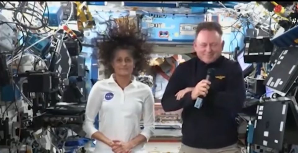 Barry Wilmore e Sunita Williams devem pousar por volta da 6 p.m desta terça, 18, na costa da Flórida (Reprodução TV)