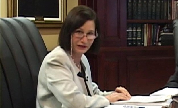 A magistrada Ellen Hollander disse que eliminar desperdícios é de interesse público, mas que isso não significa que o governo possa desrespeitar a lei (Foto: United States District Court/Wikimedia)