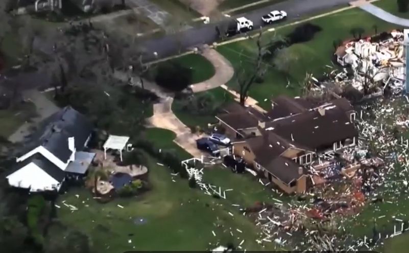 A tempestade provocou a destruição de casas em Lake Mary e Longwood (Reprodução TV)